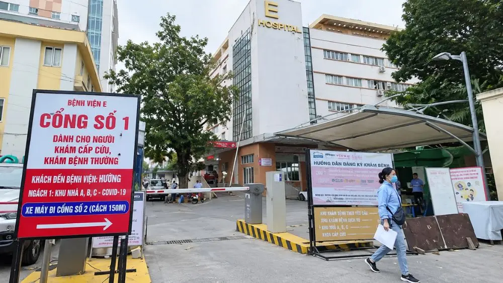 Bộ Y tế vào cuộc vụ ‘muốn nhanh phải kẹp tiền vào sổ’ tại Bệnh viện E. Chi tiết ngay!