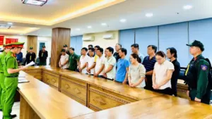 Đà Nẵng khởi tố 8 cán bộ liên quan vụ nhận hối lộ để bỏ qua công trình trái phép; 7 người đang được làm thủ tục khai trừ Đảng.