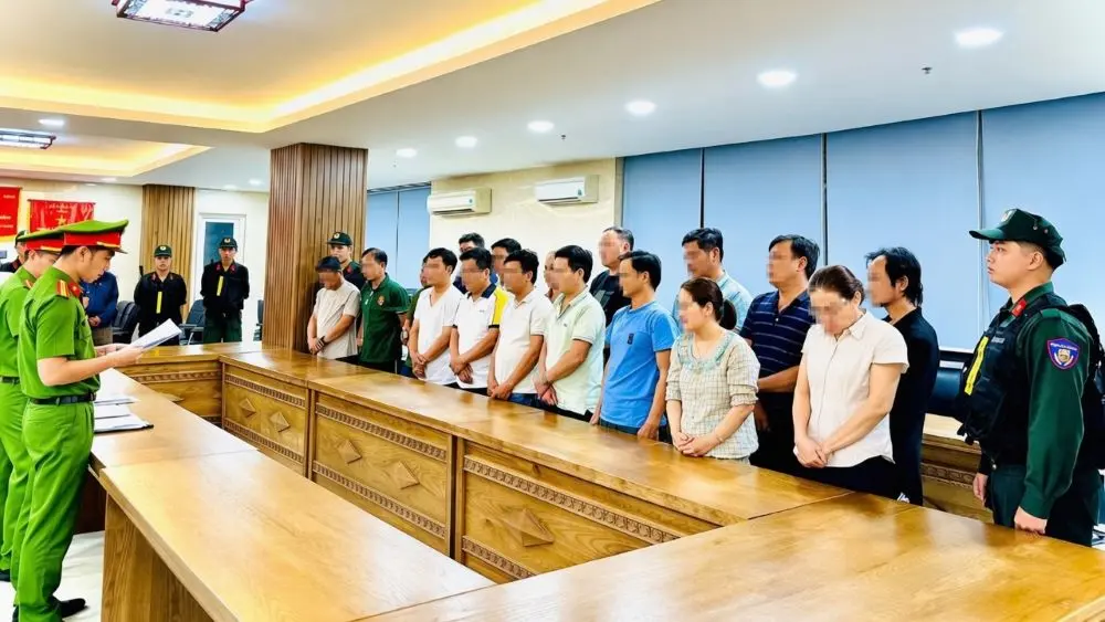 Đà Nẵng khởi tố 8 cán bộ liên quan vụ nhận hối lộ để bỏ qua công trình trái phép; 7 người đang được làm thủ tục khai trừ Đảng.