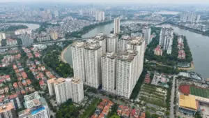 Chung cư HH Linh Đàm đứng trước nguy cơ phải di dời, khiến nhiều cư dân lo lắng về nơi ở và phương án ổn định cuộc sống.
