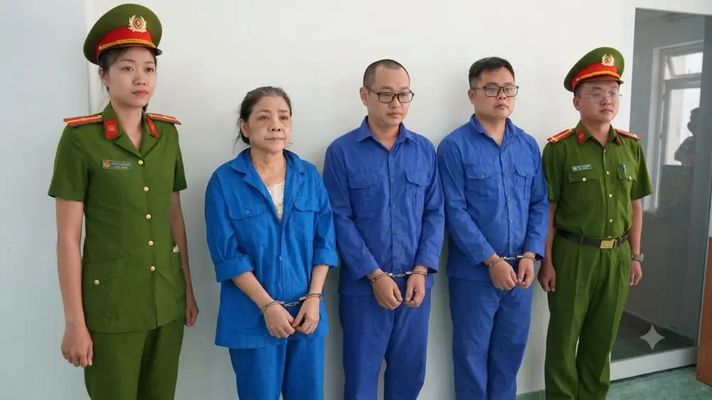 Công an TP.HCM khởi tố nhóm in ấn, phát hành 21.000 sách trái phép. Chi tiết vụ án ngay!