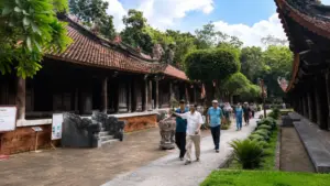 Thanh Hóa miễn vé tham quan Di tích quốc gia đặc biệt Lam Kinh dịp lễ hội, tạo điều kiện để du khách tìm hiểu di sản.