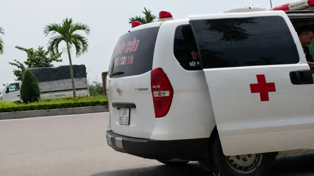 Vụ đưa bệnh nhân về nhà 16km trả 9 triệu đồng: Bệnh viện giải thích lý do xe tư nhân vào trong. Chi tiết ngay!