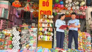 Thanh Hóa xử lý 17 vụ vi phạm trong đợt kiểm tra thị trường Tết Trung thu, phạt gần 150 triệu đồng và phát hiện nhiều hàng hóa vi phạm.