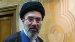 Lãnh tụ tối cao Iran nói Mỹ sẽ bị giáng đòn đau, buộc phải rời Trung Đông. Chi tiết ngay!