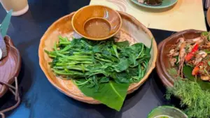 Ai nên hạn chế ăn rau muống? Người bệnh gout, sỏi thận và rối loạn tiêu hóa cần ăn lượng phù hợp, chế biến đúng cách