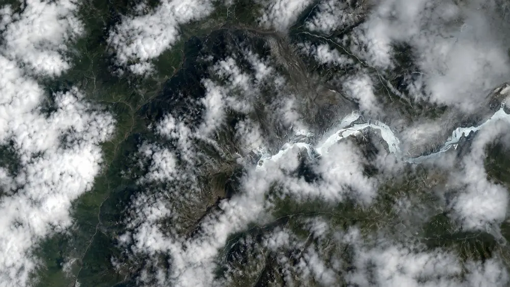 Sông băng ở Nepal đã 'báo trước' thảm họa lũ quét. Cập nhật phân tích từ ảnh vệ tinh ngay!