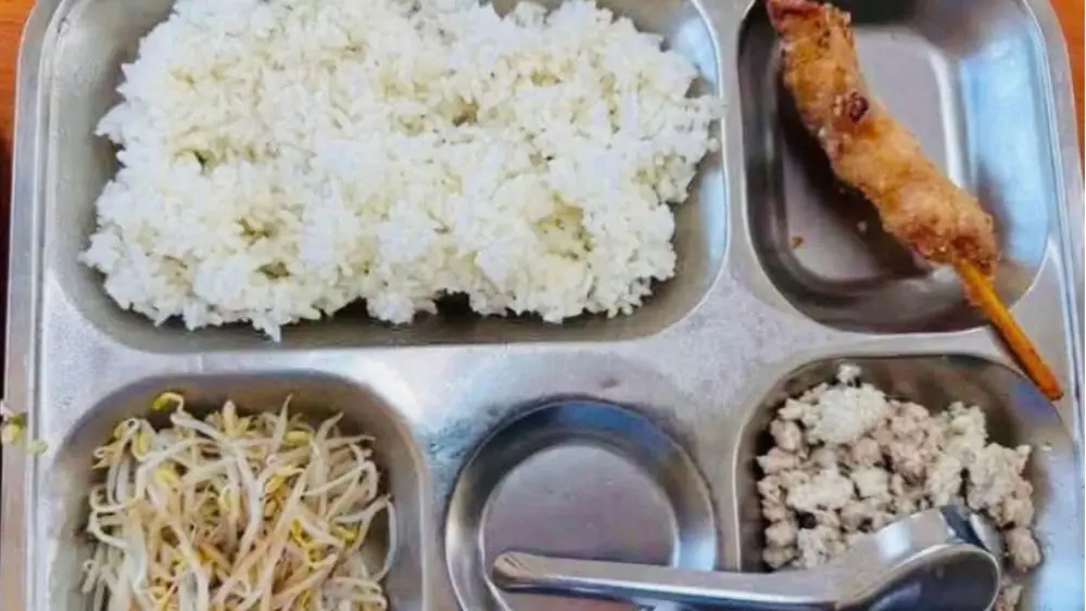 Thành ủy Hà Nội vào cuộc kiểm tra vụ suất ăn bán trú 40.000 đồng bị phụ huynh phản ánh ít thức ăn tại Trường tiểu học Trung Giã B.