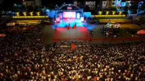 Thanh Hóa: Hàng nghìn người chen chân xem pháo hoa chào mừng Quốc khánh 2/9. Không khí rộn ràng ngay!