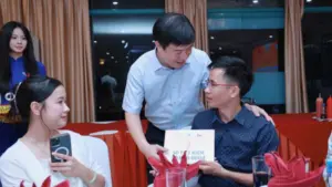 Gặp mặt 26 thanh niên khuyết tật tiêu biểu là doanh nhân, thạc sĩ, nghệ sĩ, có nhiều đóng góp nổi bật cho xã hội.