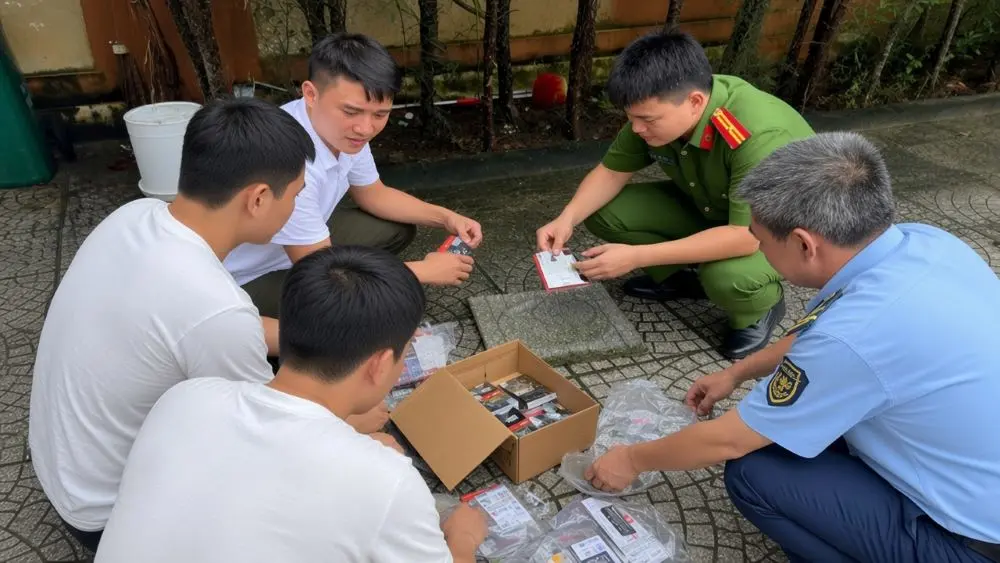 Thuốc lá điện tử được bày bán tại một hộ kinh doanh ở Thanh Hóa, bị xử phạt 2 triệu đồng và buộc tiêu hủy 9 hộp hàng vi phạm.