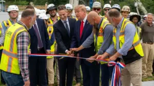 Tổng thống Trump khánh thành bãi đáp trực thăng mới của Nhà Trắng. Cập nhật thông tin ngay!