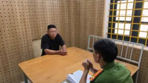 Trịnh Văn Hải bị khởi tố về tội cưỡng đoạt tài sản sau khi đánh người phụ nữ và ép đưa 2 triệu đồng sau va chạm giao thông.