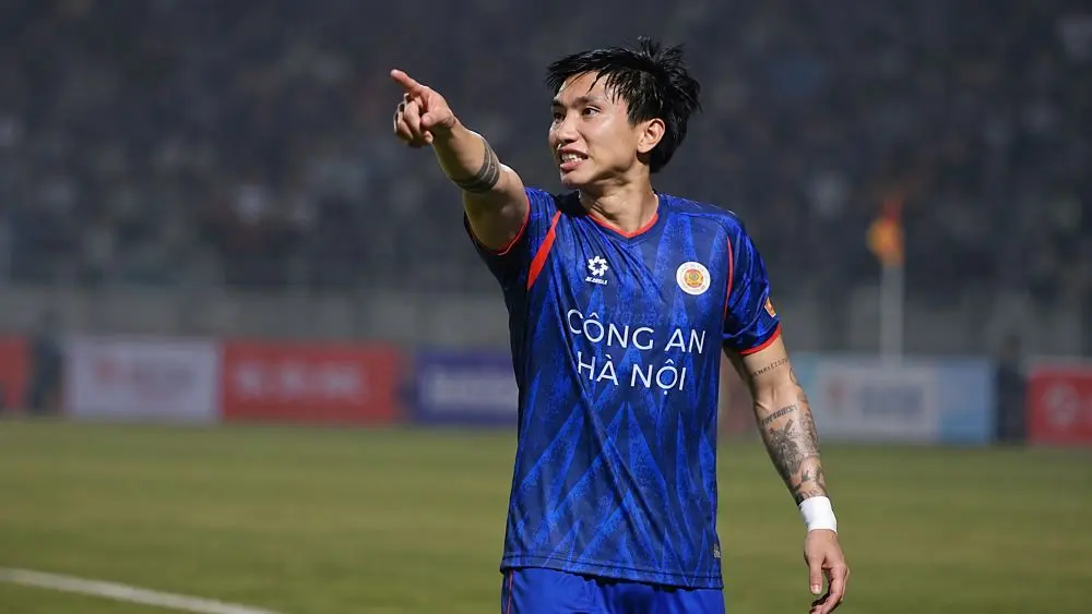 Văn Hậu đối diện án phạt bổ sung sau pha đạp bóng nguy hiểm với Ngọc Tân, thu hút sự chú ý của dư luận bóng đá.