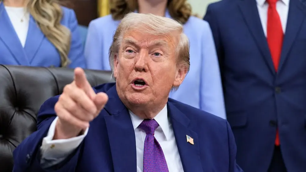 Tổng thống Trump đáp trả ông Obama sau những chỉ trích nhằm vào chính quyền Mỹ. Tìm hiểu nội dung cuộc khẩu chiến giữa hai ông.