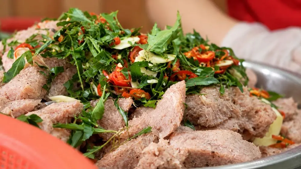 Khám phá ẩm thực Thanh Hóa với nem chua, bánh gai Tứ Trụ và nhiều đặc sản mang đậm bản sắc văn hóa xứ Thanh.