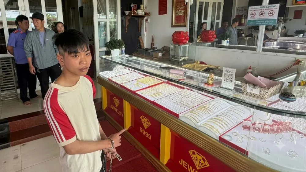 Bắt nghi phạm cướp tiệm vàng sau hơn 6 giờ gây án. Chi tiết vụ việc ngay