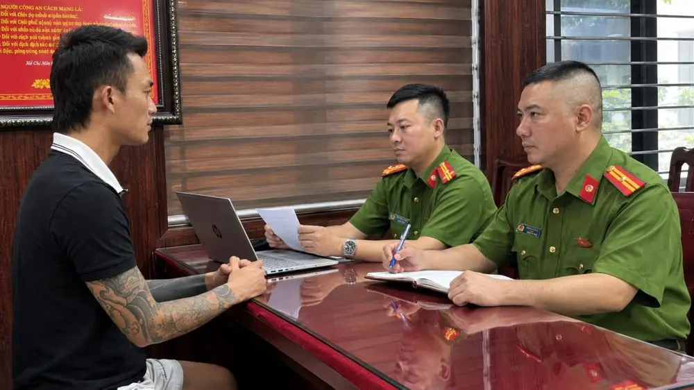 Bắt tạm giam Hoàng Quốc Minh, chủ tài khoản TikTok “Minh Sầm Sơn”, để điều tra hành vi đăng tải nội dung bạo lực trên mạng.