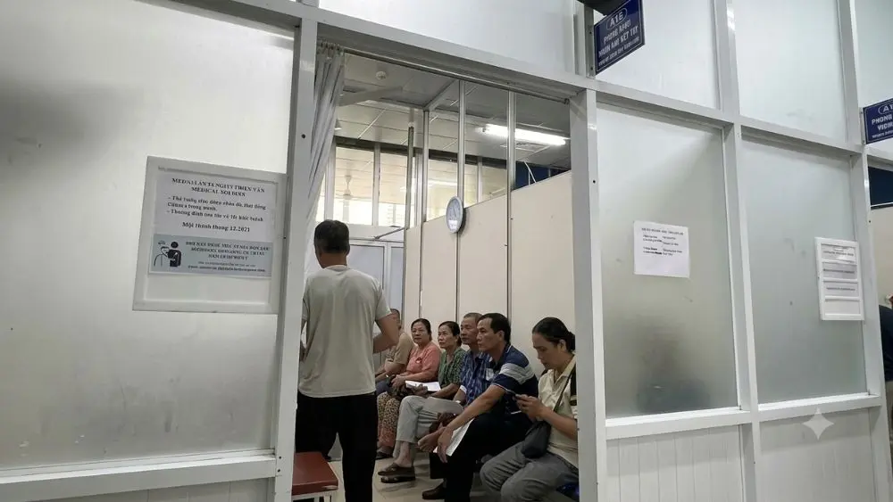 Bệnh nhân muốn mổ sớm, bác sĩ hướng dẫn 'gửi bao thư'. Chi tiết vụ việc ngay!