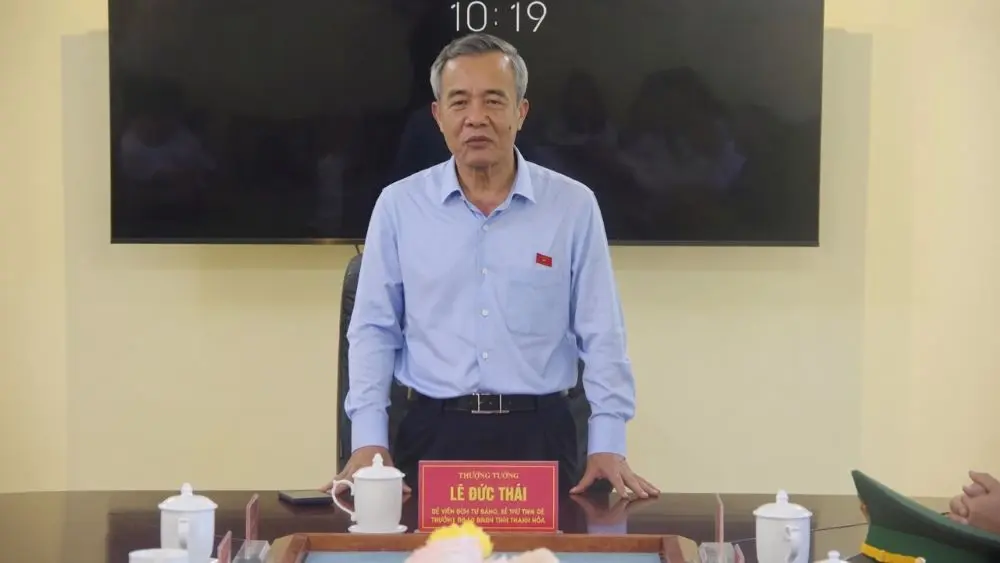 Bí thư Tỉnh ủy Lê Đức Thái kiểm tra cơ sở vật chất trường nội trú Bát Mọt, lưu ý điều kiện học tập, ăn ở và sinh hoạt của học sinh.