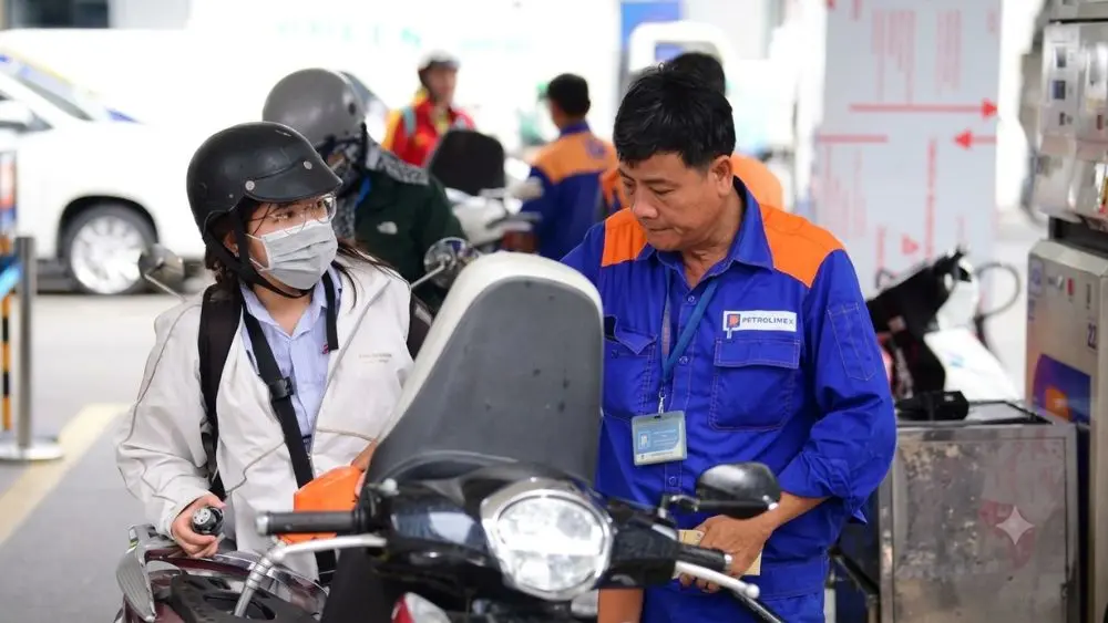 Chính phủ đồng ý tiếp tục kéo dài thời hạn giảm thuế xăng dầu đến hết năm. Chi tiết ngay!