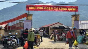 Chợ phiên Phố Đoàn ở Pù Luông lưu giữ nét văn hóa người Thái, Mường, đồng thời trở thành điểm trải nghiệm du lịch đặc sắc.