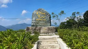 Cổng trời Mường Lát ở Thanh Hóa gây chú ý với cảnh sắc núi rừng vùng biên, nơi người dân tìm hướng phát triển sinh kế từ sản vật địa phương.