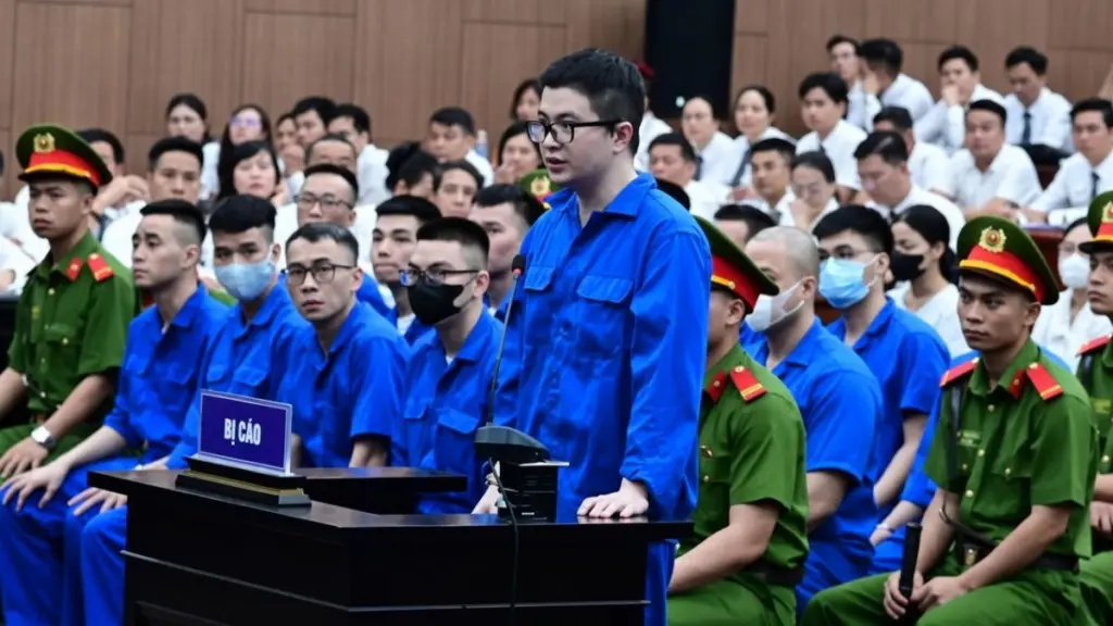 Cựu công an khai nhận từng nhận 80-90 triệu đồng mỗi tháng từ Mr Pips trong vụ án lừa đảo đầu tư gần 1.600 tỉ đồng.