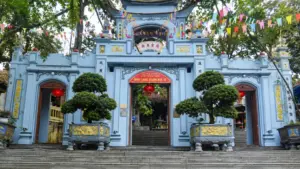 Đề nghị truy tố nguyên phó chủ tịch xã tham ô tiền công đức. Chi tiết ngay!