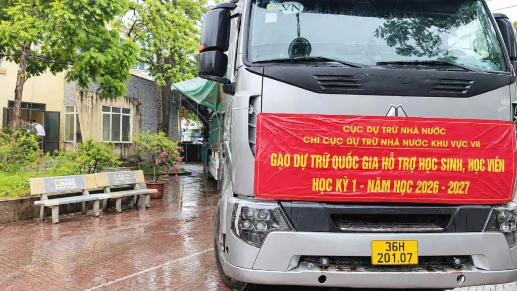 Hơn 1.800 tấn gạo dự trữ quốc gia được đưa đến học sinh vùng khó, góp phần hỗ trợ các em trong năm học 2026-2027.