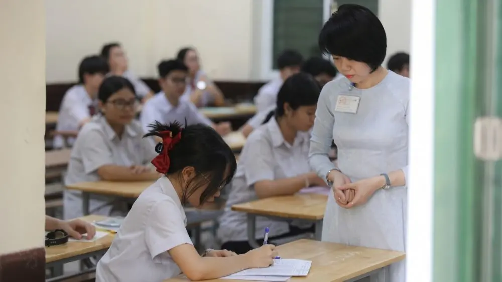 Chính phủ yêu cầu bảo đảm học sinh không đỗ lớp 10 công lập vẫn được học tập tại các loại hình trường và chương trình phù hợp.
