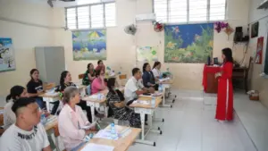 Quy định mới không còn bắt buộc họp phụ huynh 3 lần mỗi năm, mở ra sự linh hoạt hơn trong phối hợp giữa nhà trường và gia đình.