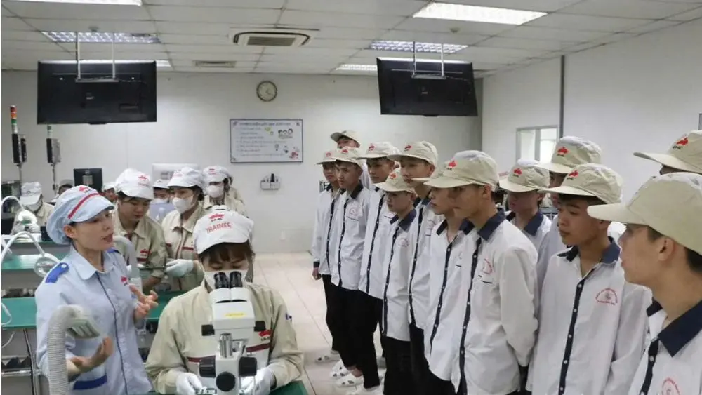 Sinh viên học nghề tại Thanh Hóa được thực tập tại doanh nghiệp, nhưng làm sao để người trẻ không chỉ có việc làm mà còn tích lũy kỹ năng và phát triển nghề nghiệp?