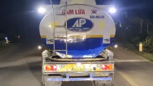 Lắp thêm đèn chiếu sáng phía sau xe gây chói mắt, ảnh hưởng an toàn giao thông, tài xế có thể bị xử phạt nặng.