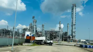 Lọc dầu Nghi Sơn ghi nhận gần 14.000 tỷ đồng lợi nhuận sau thuế trong 8 tháng 2026, đồng thời nối lại nhập dầu thô Kuwait.