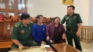 Ngư dân Nguyễn Mạnh Cường mất tích gần 8 giờ sau khi tàu cá chìm, sau đó bơi và trôi dạt vào bờ biển an toàn