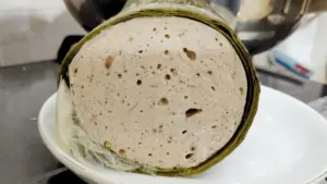 Nguy cơ từ lớp màng nilon bọc bên trong giò lụa. Cảnh báo an toàn thực phẩm ngay!