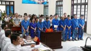Nguyên Tổng giám đốc Đồ hộp Hạ Long Trương Sỹ Toàn lĩnh 19 năm tù trong vụ án vi phạm quy định về an toàn thực phẩm.