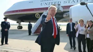 Tổng thống Donald Trump tiết lộ từng chỉ định hỏi mượn máy bay nhưng Qatar đã quyết định tặng luôn chuyên cơ. Click xem ngay