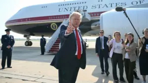 Tổng thống Donald Trump tiết lộ ban đầu chỉ hỏi mượn chuyên cơ Boeing 747 từ Qatar nhưng phía Qatar đã quyết định tặng luôn cho Mỹ.