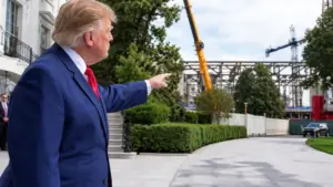 Các dự án cải tạo Washington của ông Trump đối mặt tranh chấp pháp lý và rủi ro chính trị trước thềm bầu cử giữa kỳ Mỹ.