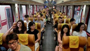 Tàu hỏa sẽ dừng tại ga Phủ Lý, tạo thuận lợi cho người dân miền Trung đến khám, chữa bệnh tại Bệnh viện Bạch Mai.