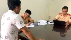 Thanh Hóa xử lý nhiều ô-tô biển trắng chở khách thu tiền trái quy định. Chi tiết ngay!
