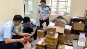 Tiêu hủy hơn 1.000 sản phẩm mỹ phẩm, kem nền, phấn má hồng không rõ nguồn gốc. Chi tiết ngay!