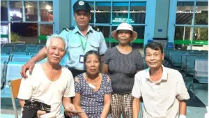 Cụ bà làm mất 14,68 triệu đồng tiền chữa bệnh may mắn nhận lại toàn bộ nhờ người nhặt được tìm cách trả lại.