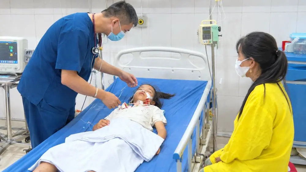Viêm não Nhật Bản ở trẻ có thể gây biến chứng nặng, hôn mê, co giật và để lại di chứng thần kinh kéo dài.