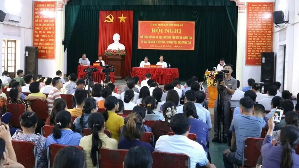 Vụ hàng trăm học sinh nghỉ học: Công an làm việc với 2 phụ huynh. Cập nhật thông tin ngay!